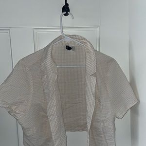 Cream patterned button up Cropped good quality